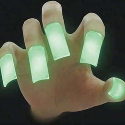 2 anni Tempo di conservazione Vari colori Glow Finger Nail per Halloween Festival Favor Supply